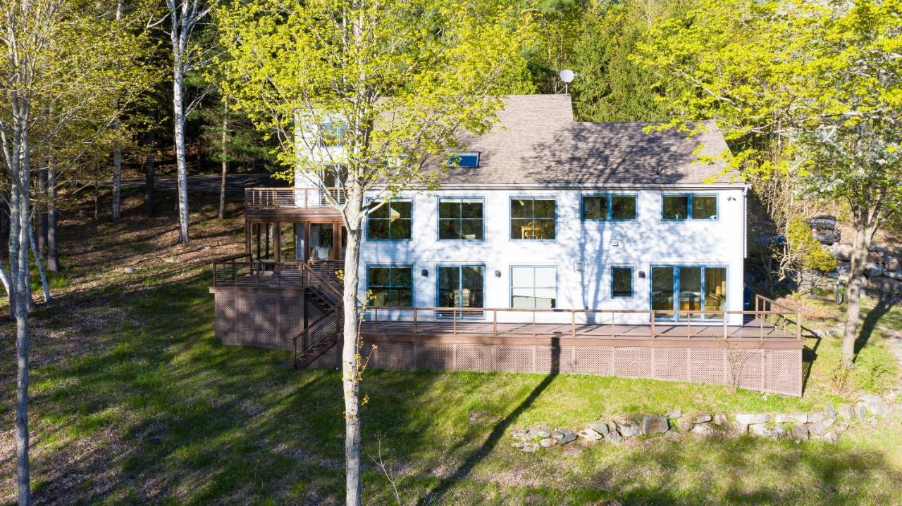 Private Home Overlooking Stevens Lake Great Barrington Exterior foto