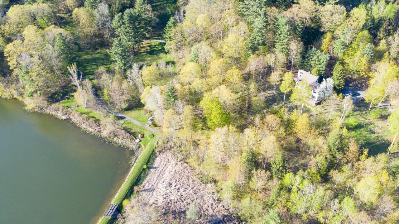 Private Home Overlooking Stevens Lake Great Barrington Exterior foto