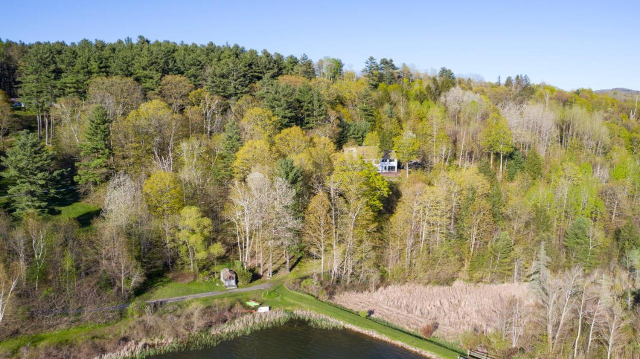 Private Home Overlooking Stevens Lake Great Barrington Exterior foto