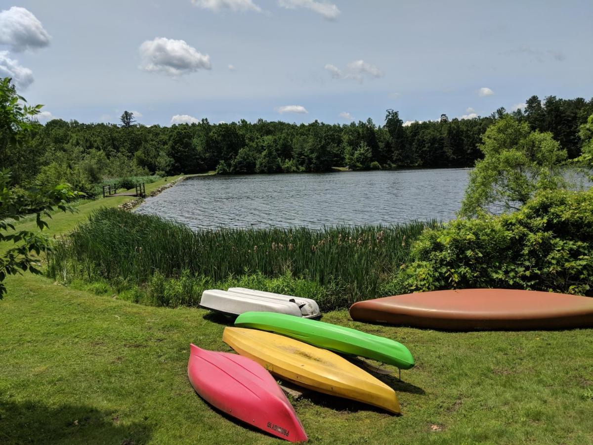 Private Home Overlooking Stevens Lake Great Barrington Exterior foto