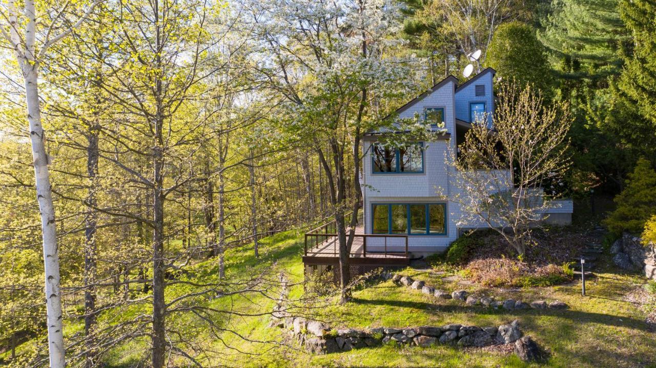 Private Home Overlooking Stevens Lake Great Barrington Exterior foto